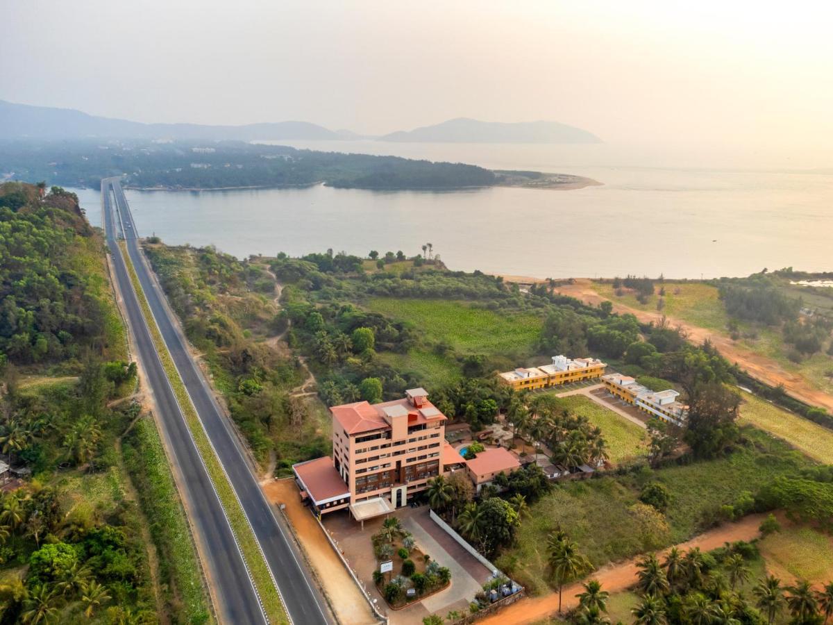 Hotel Sterling Karwar Esterno foto