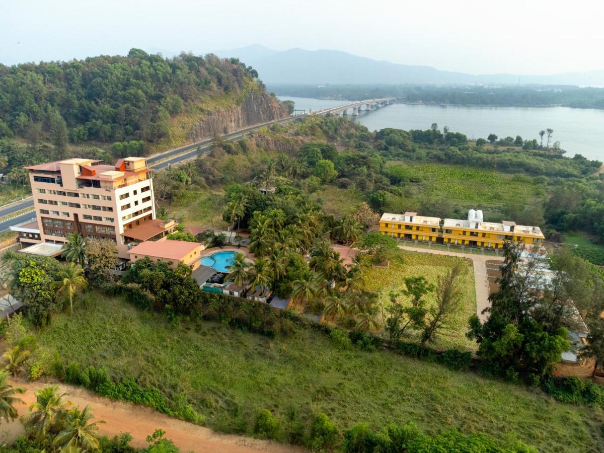 Hotel Sterling Karwar Esterno foto
