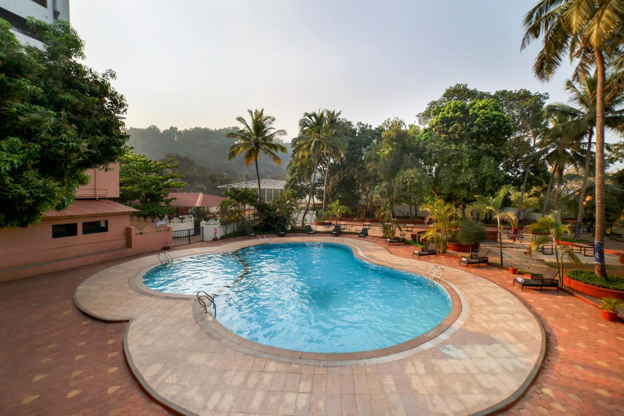 Hotel Sterling Karwar Esterno foto