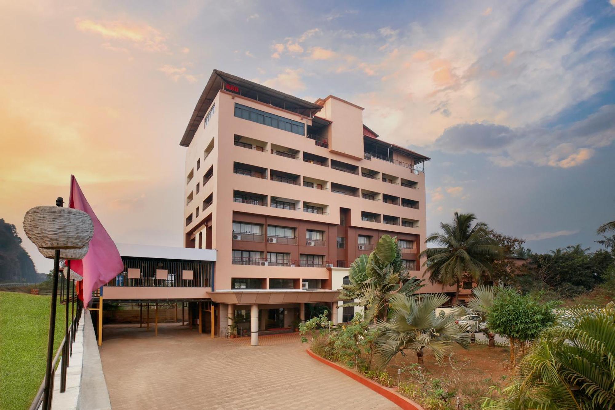 Hotel Sterling Karwar Esterno foto