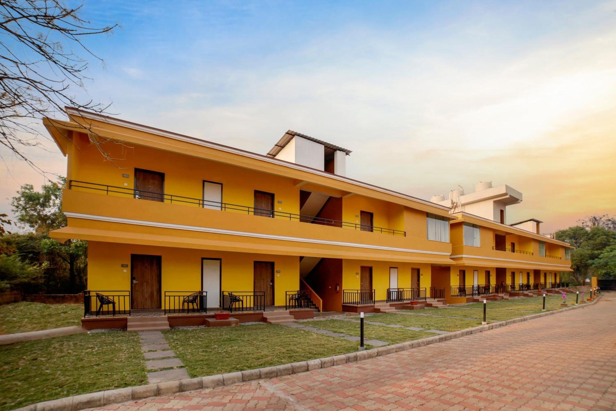 Hotel Sterling Karwar Esterno foto