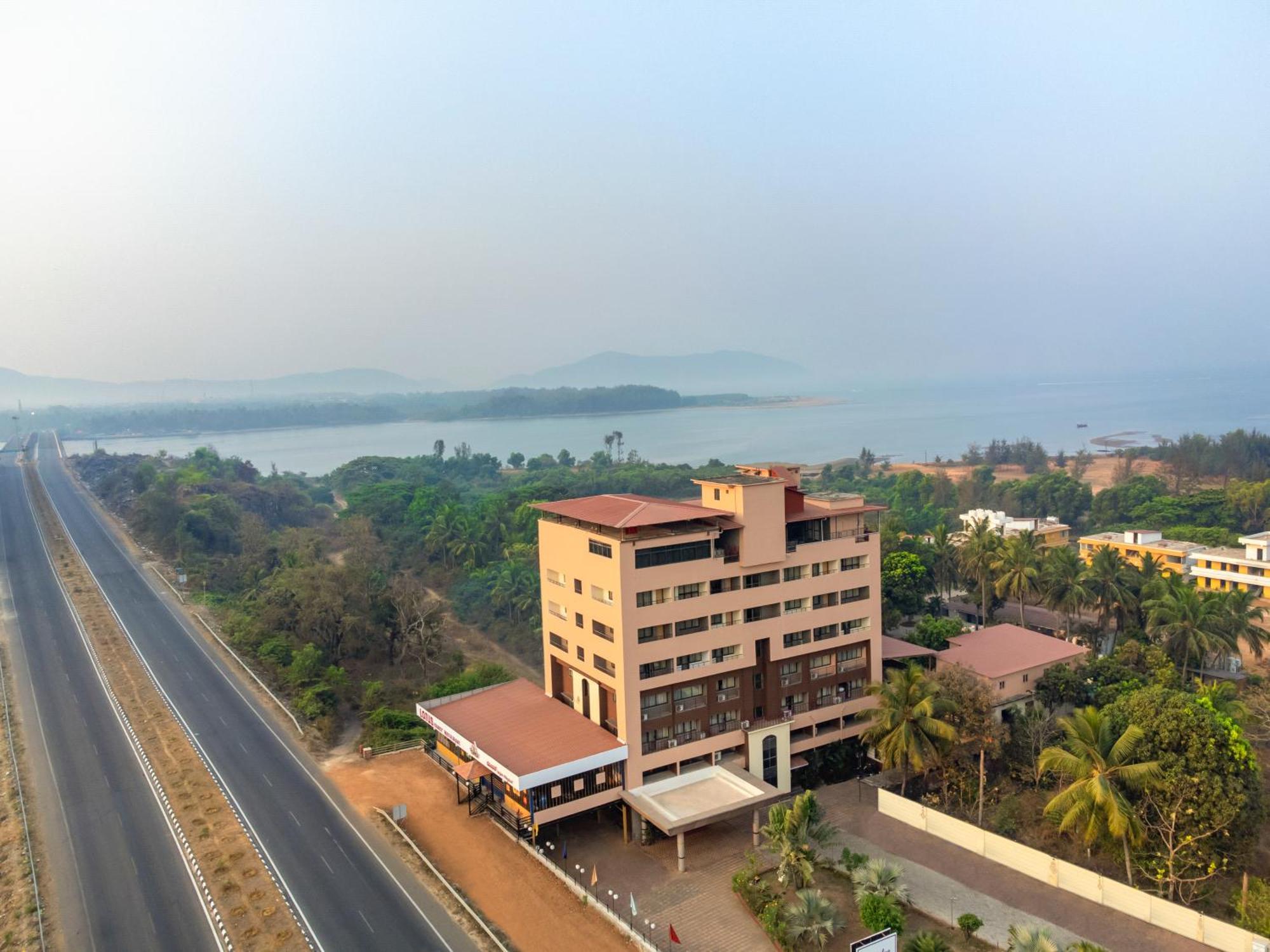 Hotel Sterling Karwar Esterno foto