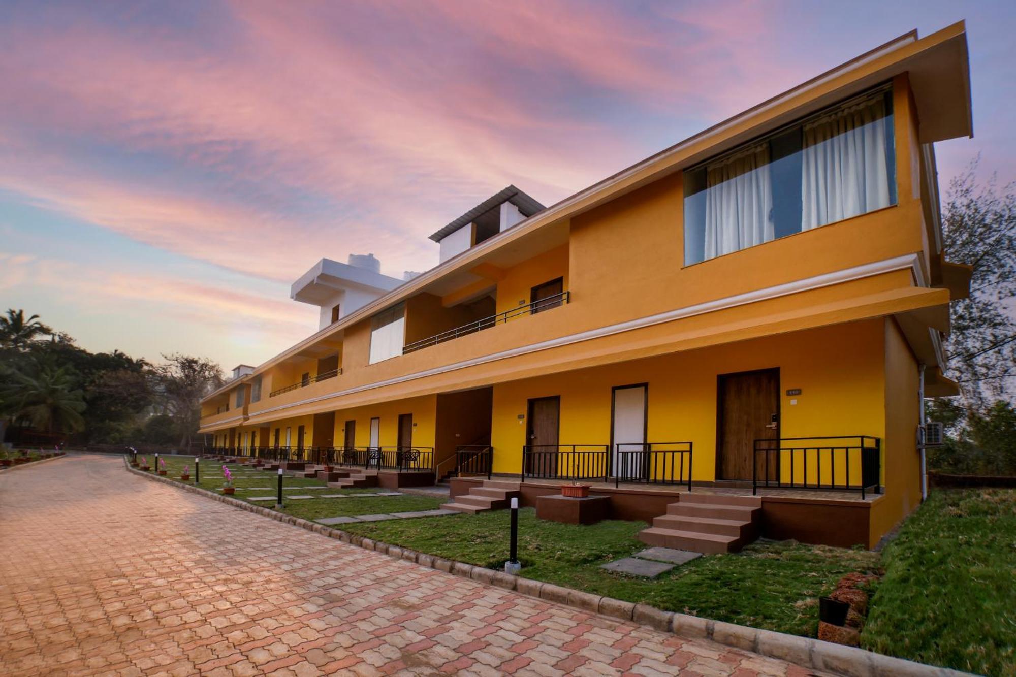 Hotel Sterling Karwar Esterno foto