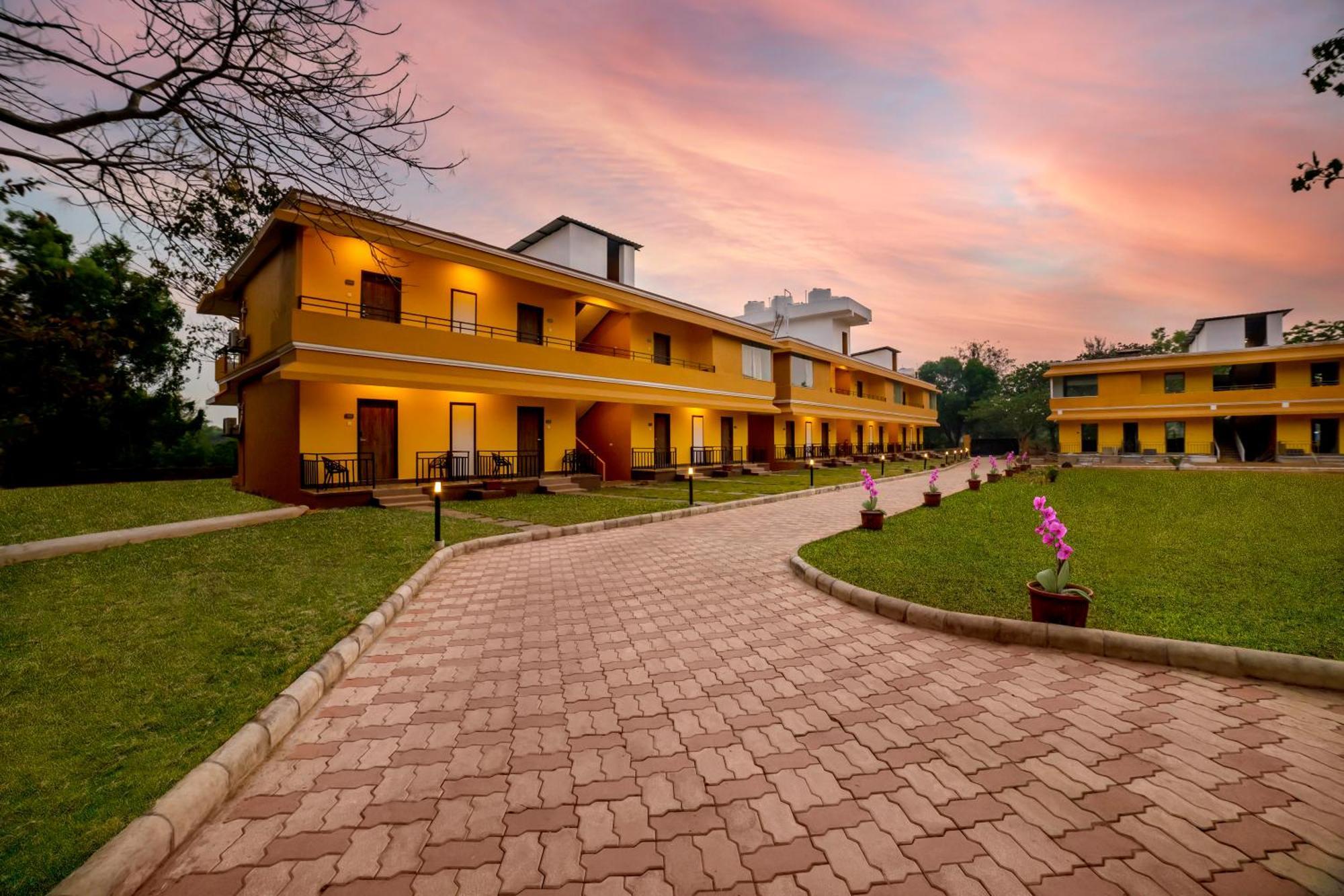 Hotel Sterling Karwar Esterno foto