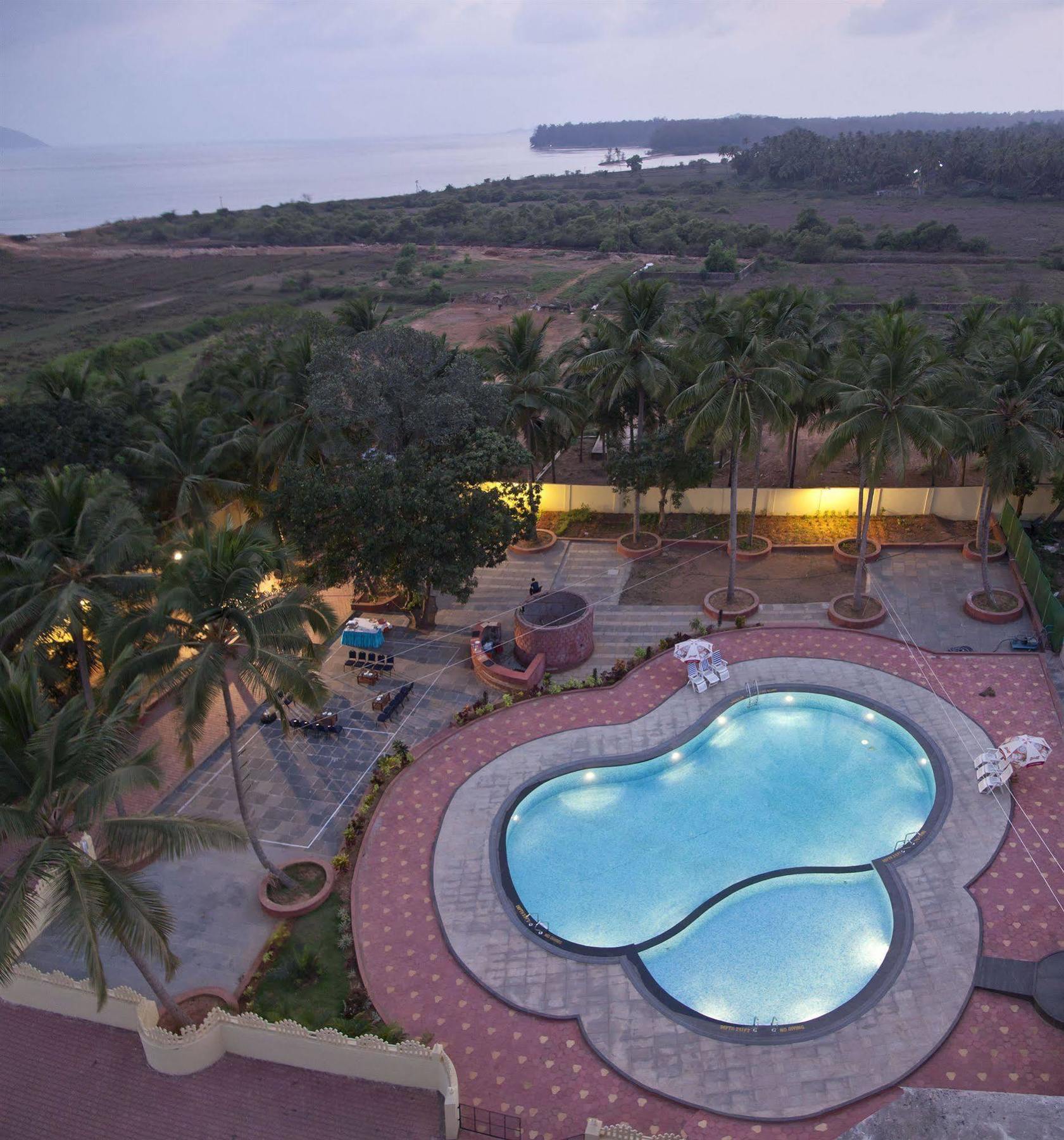 Hotel Sterling Karwar Esterno foto